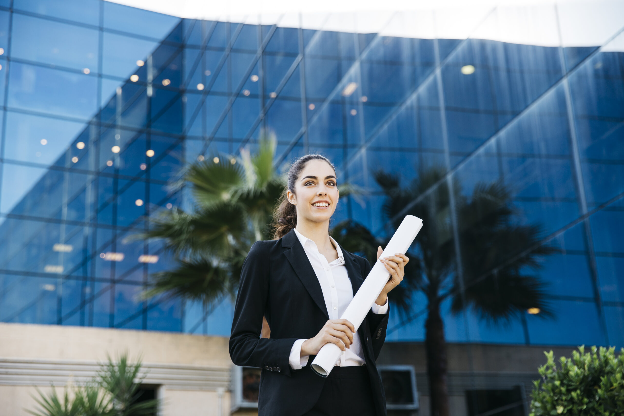 businesswoman-outside